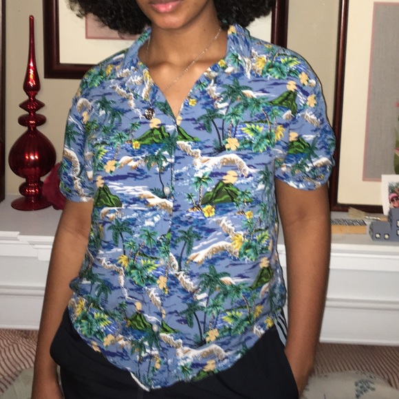 Island Print Button Up Top - Picture 1 of 3